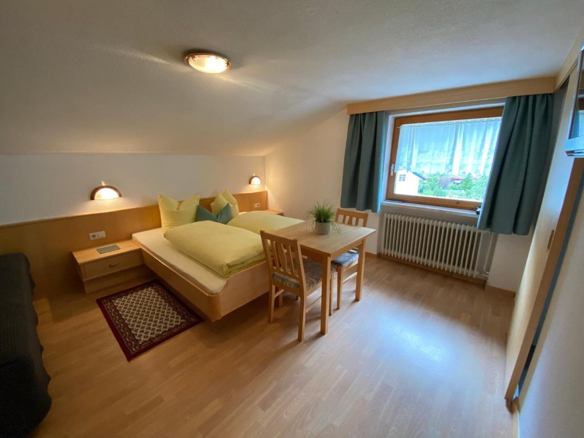 Aparts Handle Und Haus Bergblick Appartement Pfunds Buitenkant foto